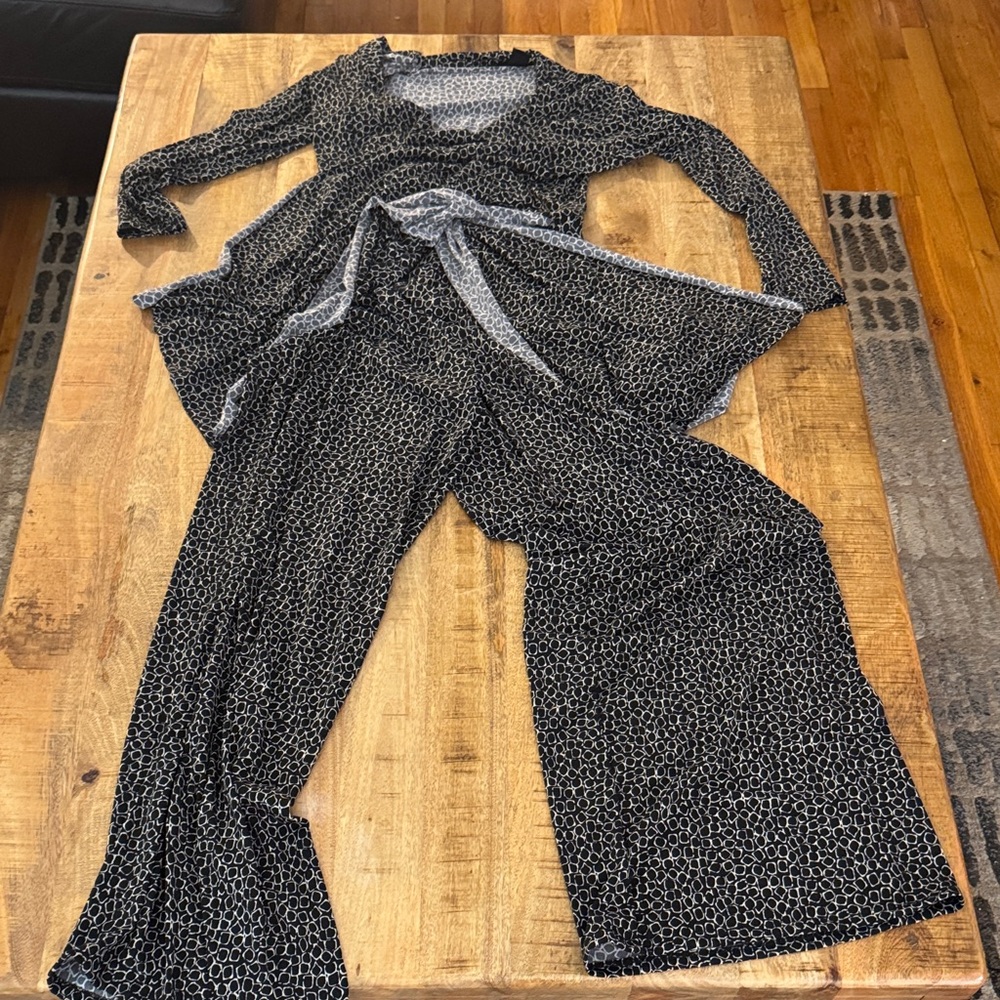 DUCCI Black and White Patterned WRAP long sleeve wide leg Jumpsuit medium NWOT